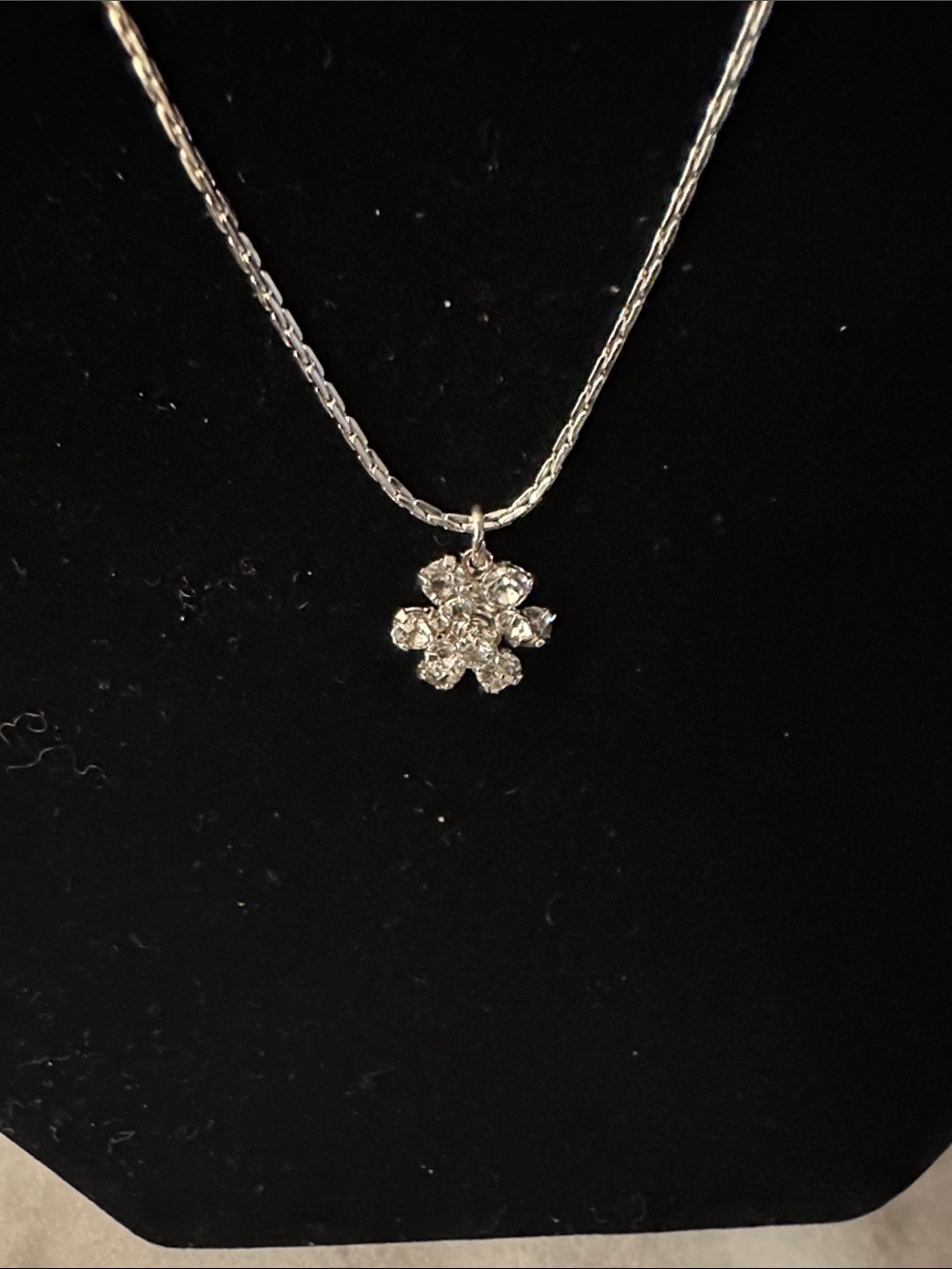 Vintage Avon Elegant Silver  Flower Pendant Necklace